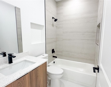1843 Richmond Avenue N - Photo Thumbnail 11