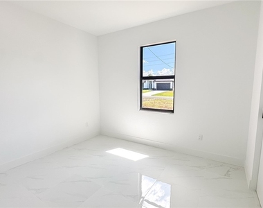 1843 Richmond Avenue N - Photo Thumbnail 12