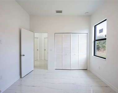 2604 73rd Street W - Photo Thumbnail 17