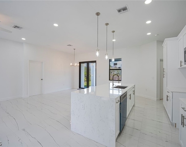2604 73rd Street W - Photo Thumbnail 7
