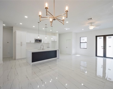 2604 73rd Street W - Photo Thumbnail 9