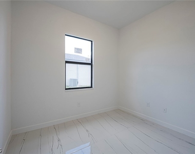 2604 73rd Street W - Photo Thumbnail 21