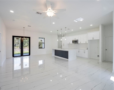 2604 73rd Street W - Photo Thumbnail 8
