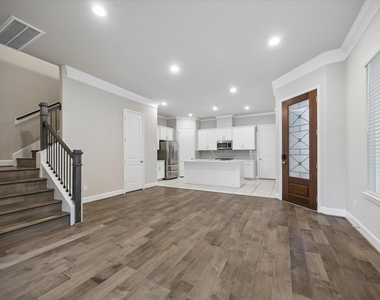1135 Aurora Street - Photo Thumbnail 3