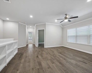 1135 Aurora Street - Photo Thumbnail 10