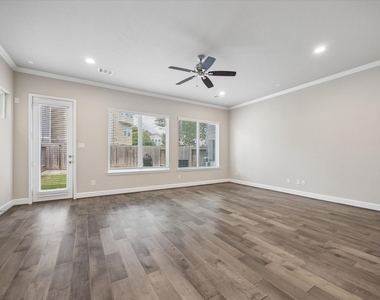 1135 Aurora Street - Photo Thumbnail 8