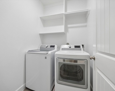 1135 Aurora Street - Photo Thumbnail 18