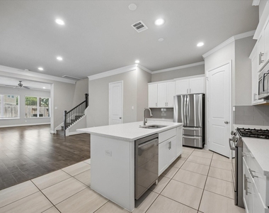 1135 Aurora Street - Photo Thumbnail 4
