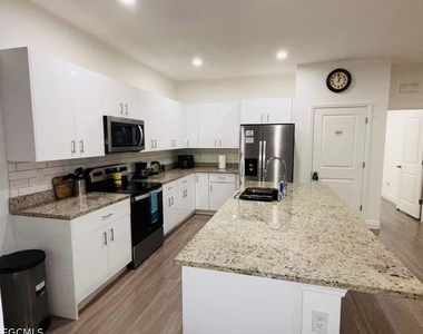 8059 Sherwood Circle - Photo Thumbnail 3