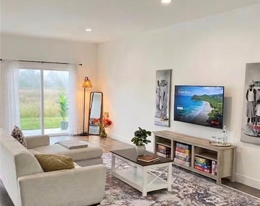 8059 Sherwood Circle - Photo Thumbnail 4