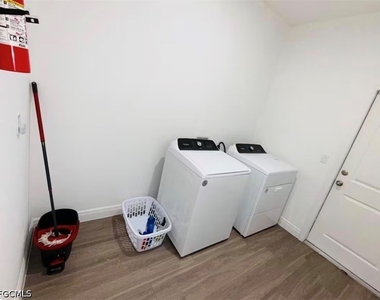 8059 Sherwood Circle - Photo Thumbnail 5