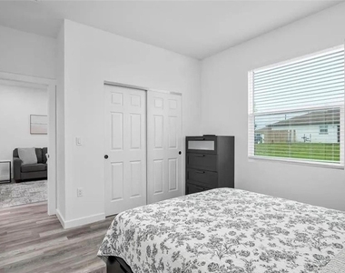 726 Gretchen Avenue S - Photo Thumbnail 8
