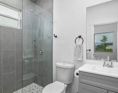 726 Gretchen Avenue S - Photo Thumbnail 7