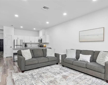 726 Gretchen Avenue S - Photo Thumbnail 5