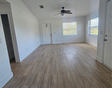 1247 Bacon Avenue - Photo Thumbnail 4