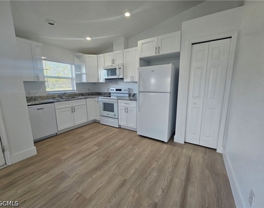 1247 Bacon Avenue - Photo Thumbnail 3