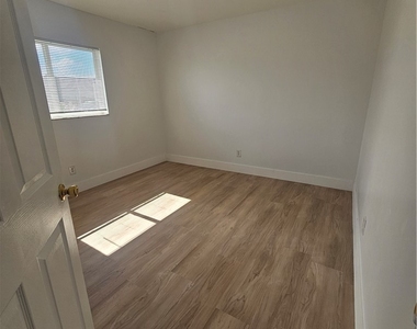 1247 Bacon Avenue - Photo Thumbnail 7