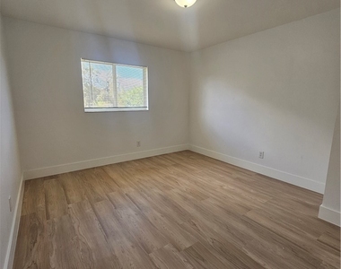 1247 Bacon Avenue - Photo Thumbnail 5