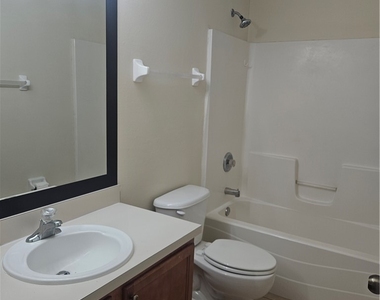 490 Bell Boulevard S - Photo Thumbnail 5
