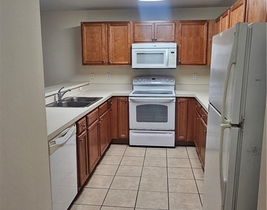 490 Bell Boulevard S - Photo Thumbnail 2
