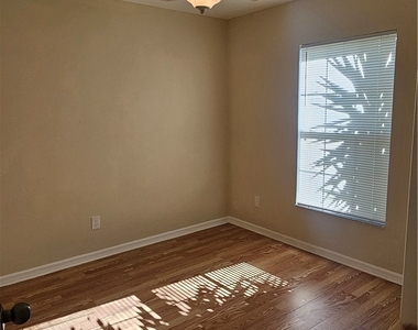 490 Bell Boulevard S - Photo Thumbnail 4