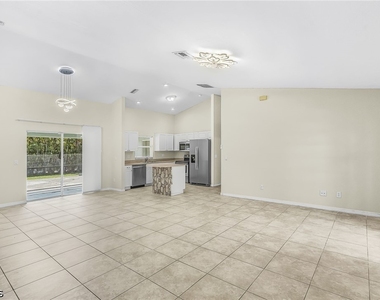5215 Sw 16th Place - Photo Thumbnail 1