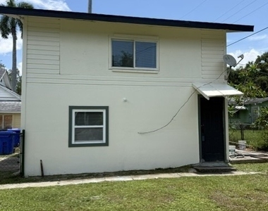 3516 E Riverside Drive - Photo Thumbnail 1