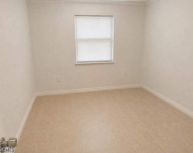 3516 E Riverside Drive - Photo Thumbnail 5