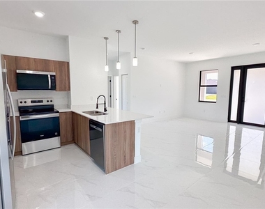 723 Bering Avenue S - Photo Thumbnail 10