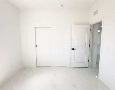 723 Bering Avenue S - Photo Thumbnail 17