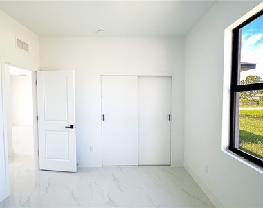 723 Bering Avenue S - Photo Thumbnail 12
