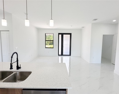 723 Bering Avenue S - Photo Thumbnail 9