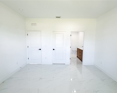 723 Bering Avenue S - Photo Thumbnail 23