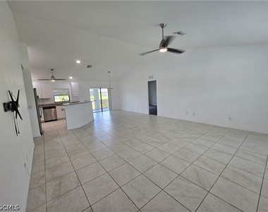 329 Sw 21st Lane - Photo Thumbnail 2