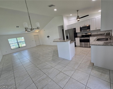329 Sw 21st Lane - Photo Thumbnail 4