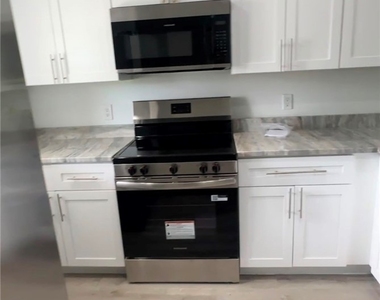 307 Homer Avenue S - Photo Thumbnail 11