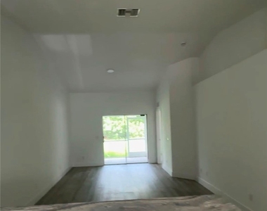 307 Homer Avenue S - Photo Thumbnail 9