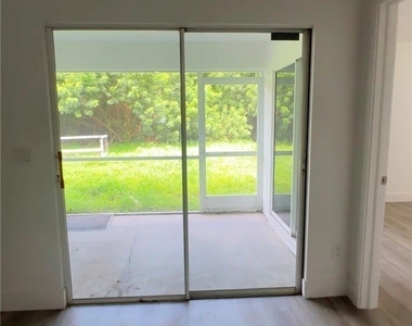 307 Homer Avenue S - Photo Thumbnail 6