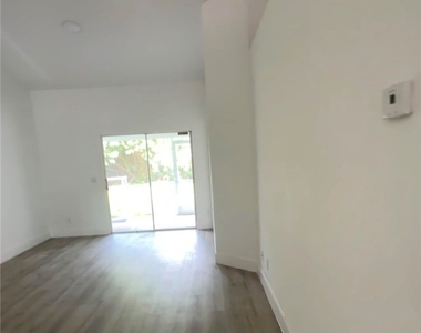 307 Homer Avenue S - Photo Thumbnail 5