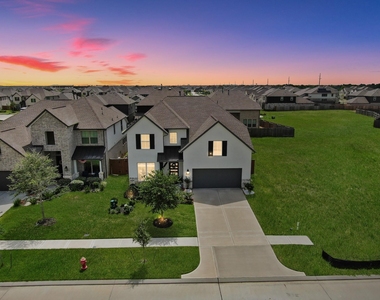 2210 Seneca Lake Drive - Photo Thumbnail 2