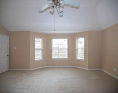 3006 Reindeer Crescent - Photo Thumbnail 8