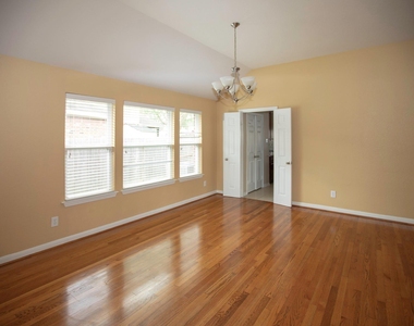3006 Reindeer Crescent - Photo Thumbnail 6