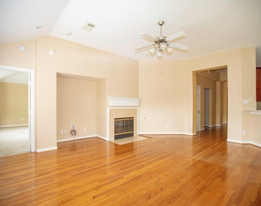 3006 Reindeer Crescent - Photo Thumbnail 5