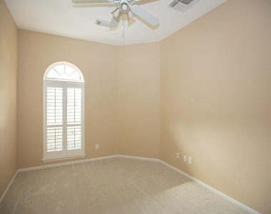 3006 Reindeer Crescent - Photo Thumbnail 13