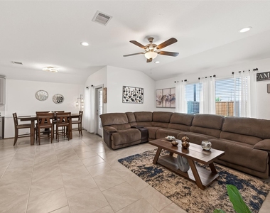 29422 Paytons Park Court - Photo Thumbnail 13