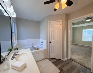 4531 Park Trail Lane - Photo Thumbnail 17