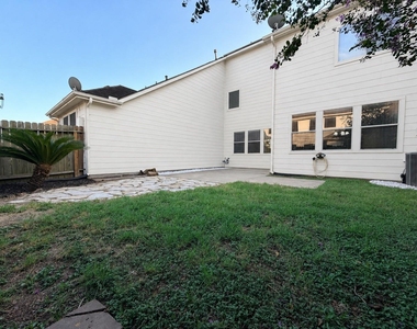 4531 Park Trail Lane - Photo Thumbnail 3