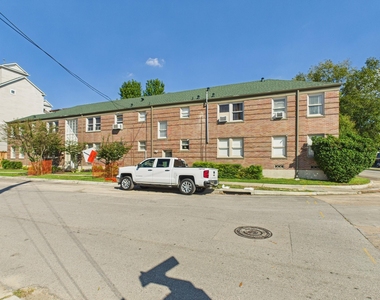 1920 Richmond Avenue - Photo Thumbnail 16