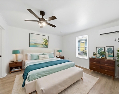 1523 1/2 Bonnie Brae Street - Photo Thumbnail 9