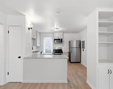 1523 1/2 Bonnie Brae Street - Photo Thumbnail 1